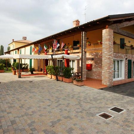 Hotel Gabarda Карпи Екстериор снимка