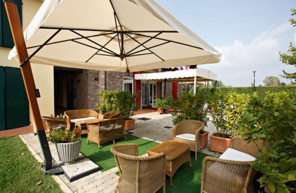 Hotel Gabarda Карпи Екстериор снимка