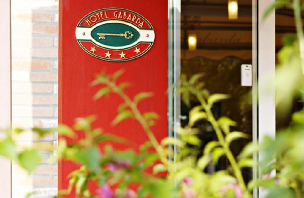 Hotel Gabarda Карпи Екстериор снимка